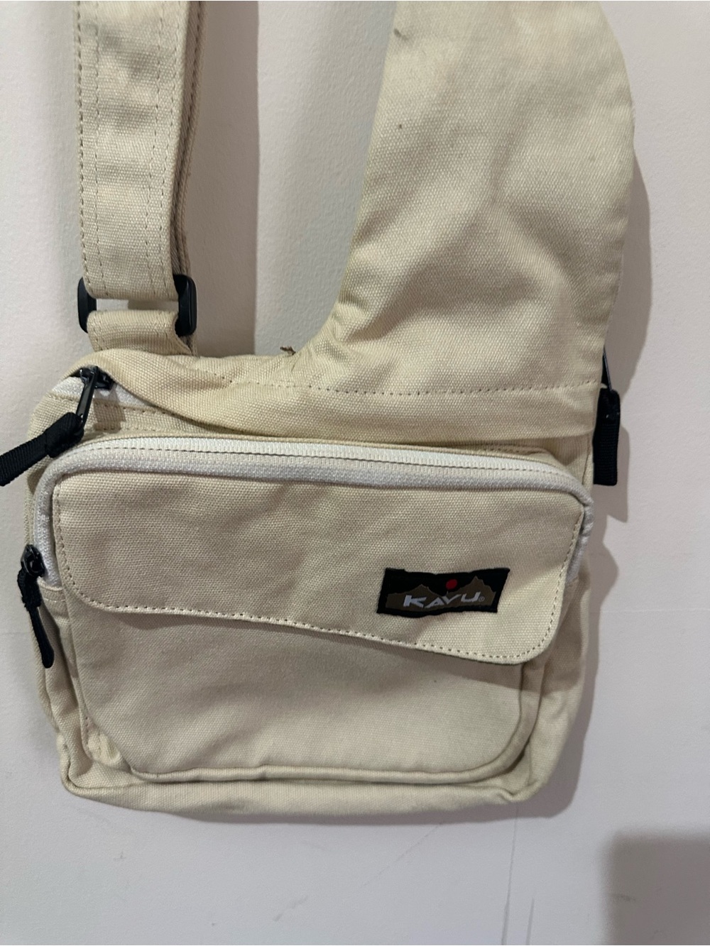 Kavu Multiple Compartment Durable Beige Canvas Sling Crossbody - Picture 2 of 4